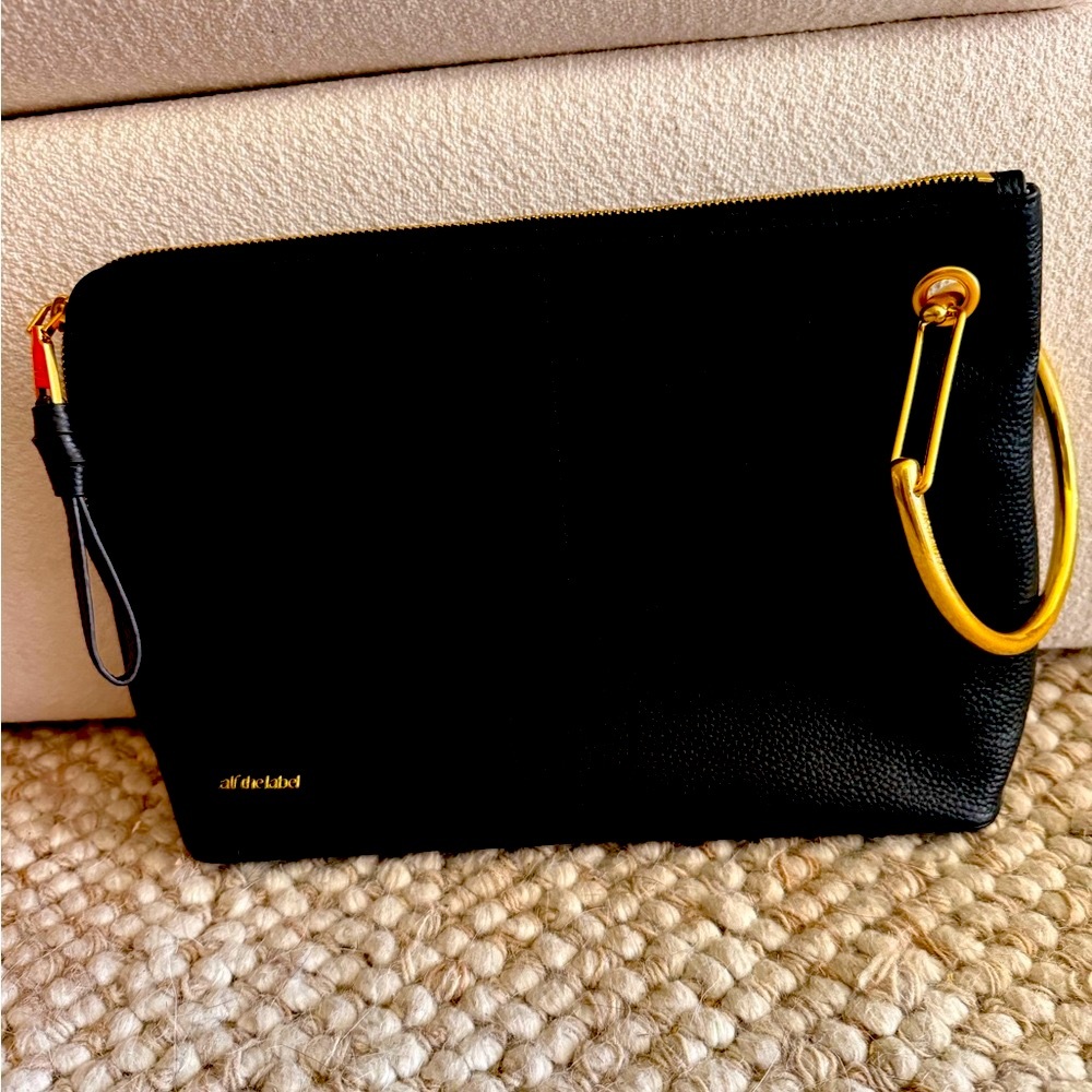 Elegant Black Leather Men's Bag